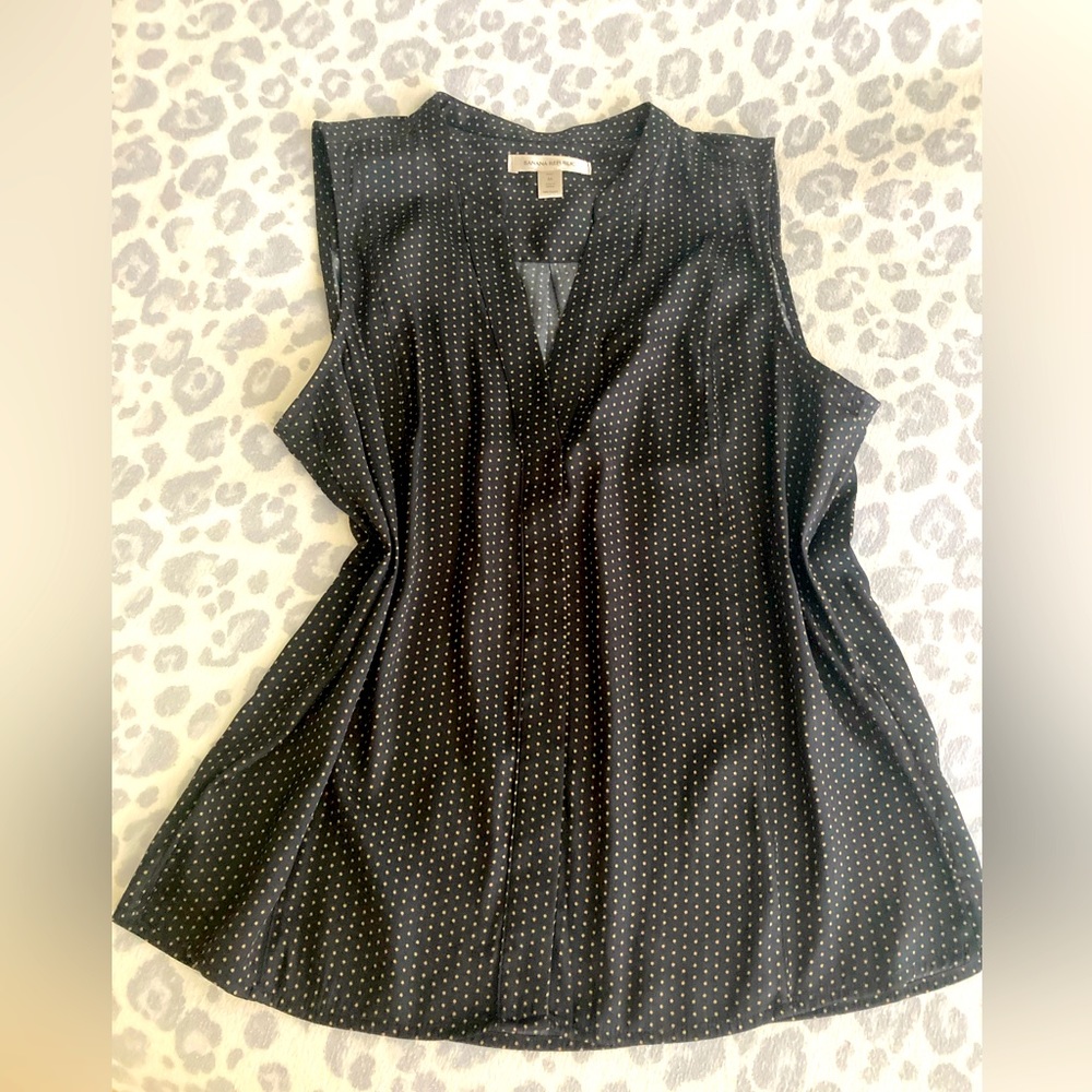 BananaRepublic sleeveless dotted shirt new without tags